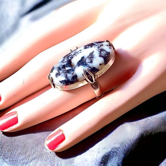 White Buffalo Gemstone in a Handcrafted 925 Stamped Ring (6) - Picture 10 of 10